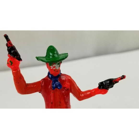2 5/8" Tim Mee Plastic Cowboy Vintage Wild West Toy Figures Red w Green Hat - Picture 8 of 8
